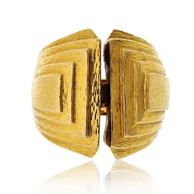 David Webb 18kt gold hammered cocktail ring  ASC5185